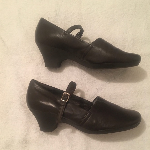 Aerosoles Dark Brown Shoes - Picture 3 of 6